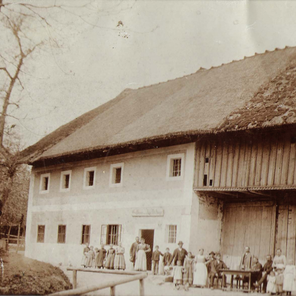 Der Schoffpau’r – bis heute Stammlokal der Chorgemeinschaft – in einer frühen Aufnahme um 1920