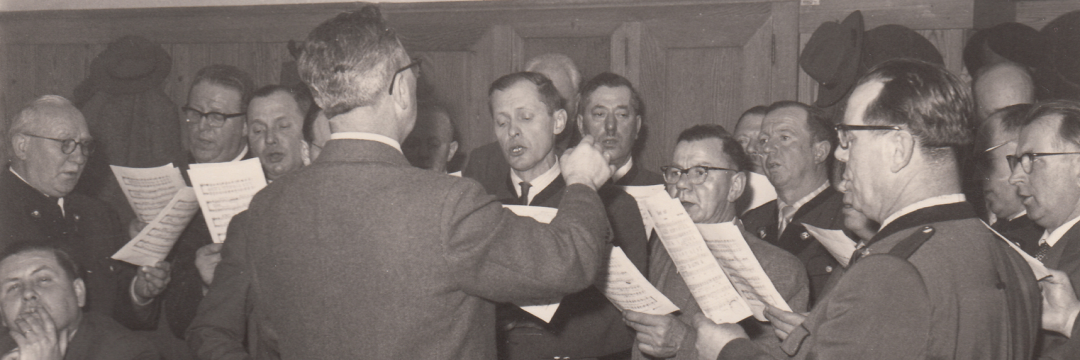 Die Sänger in Marktl, v. l. n. r.: Franz Niederhumer, Gustav Mendlik, Karl Mayr, Alois Harrer, Franz Ecker, Anton Kiemeswenger, Hans Holzinger, Max Neidl, Fritz Holzinger, Karl Schasching