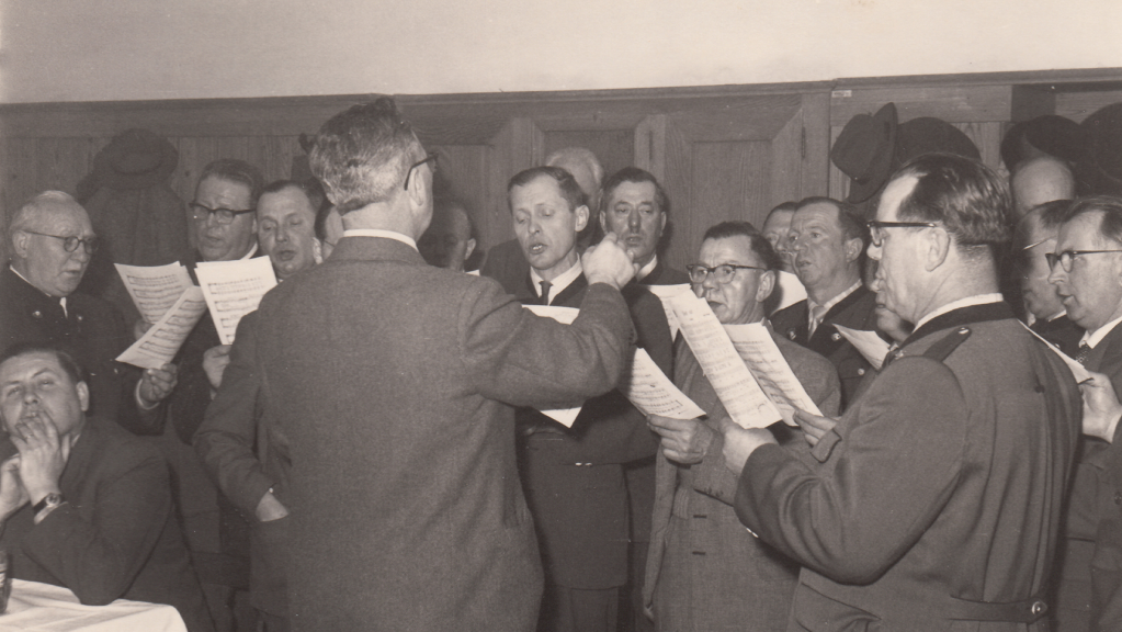 Die Sänger in Marktl, v. l. n. r.: Franz Niederhumer, Gustav Mendlik, Karl Mayr, Alois Harrer, Franz Ecker, Anton Kiemeswenger, Hans Holzinger, Max Neidl, Fritz Holzinger, Karl Schasching