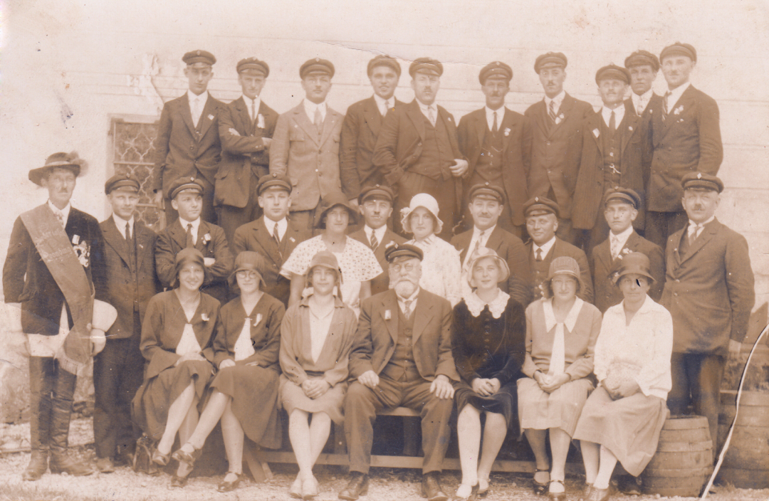 Die Liedertafel Leonding unter Josef Sixtl (Mitte) in Pasching