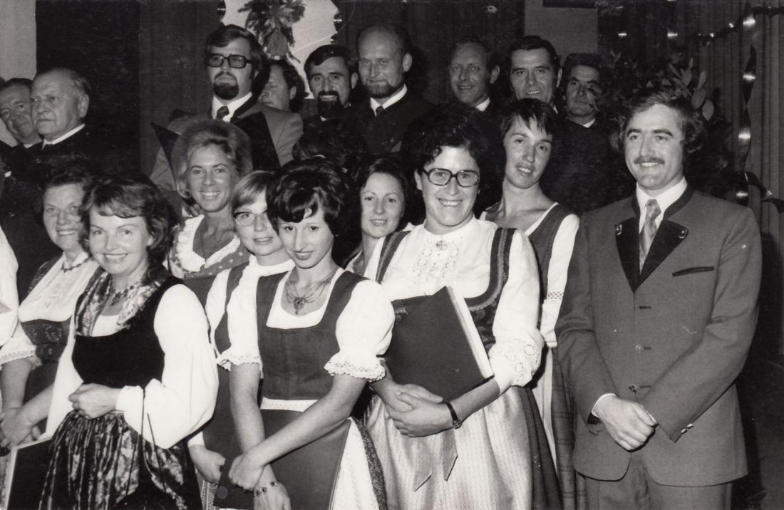 Die Chorgemeinschaft nach dem Festkonzert in Wien mit Chorleiter Uwe Harrer